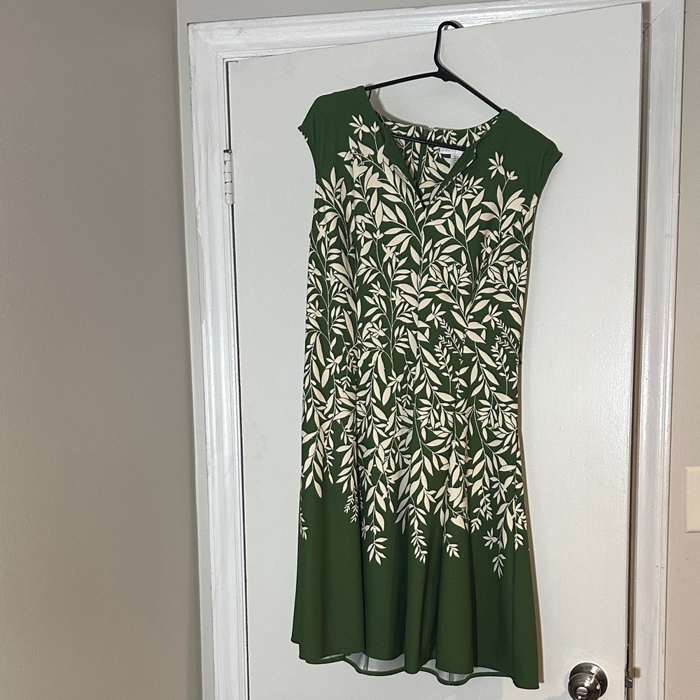 London Times Green and Cream Leaf Midi Dress